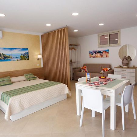 Theos Holidays Apartments Giardini-Naxos Exterior foto