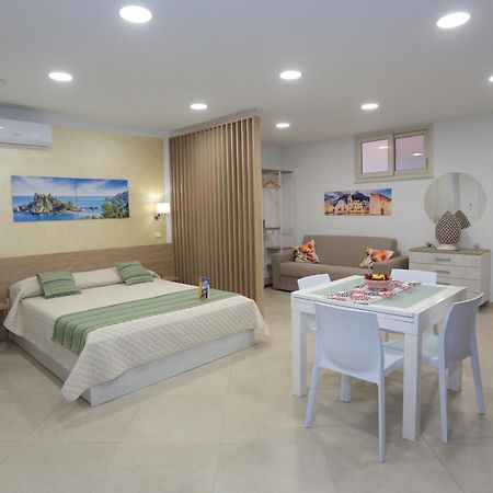 Theos Holidays Apartments Giardini-Naxos Exterior foto