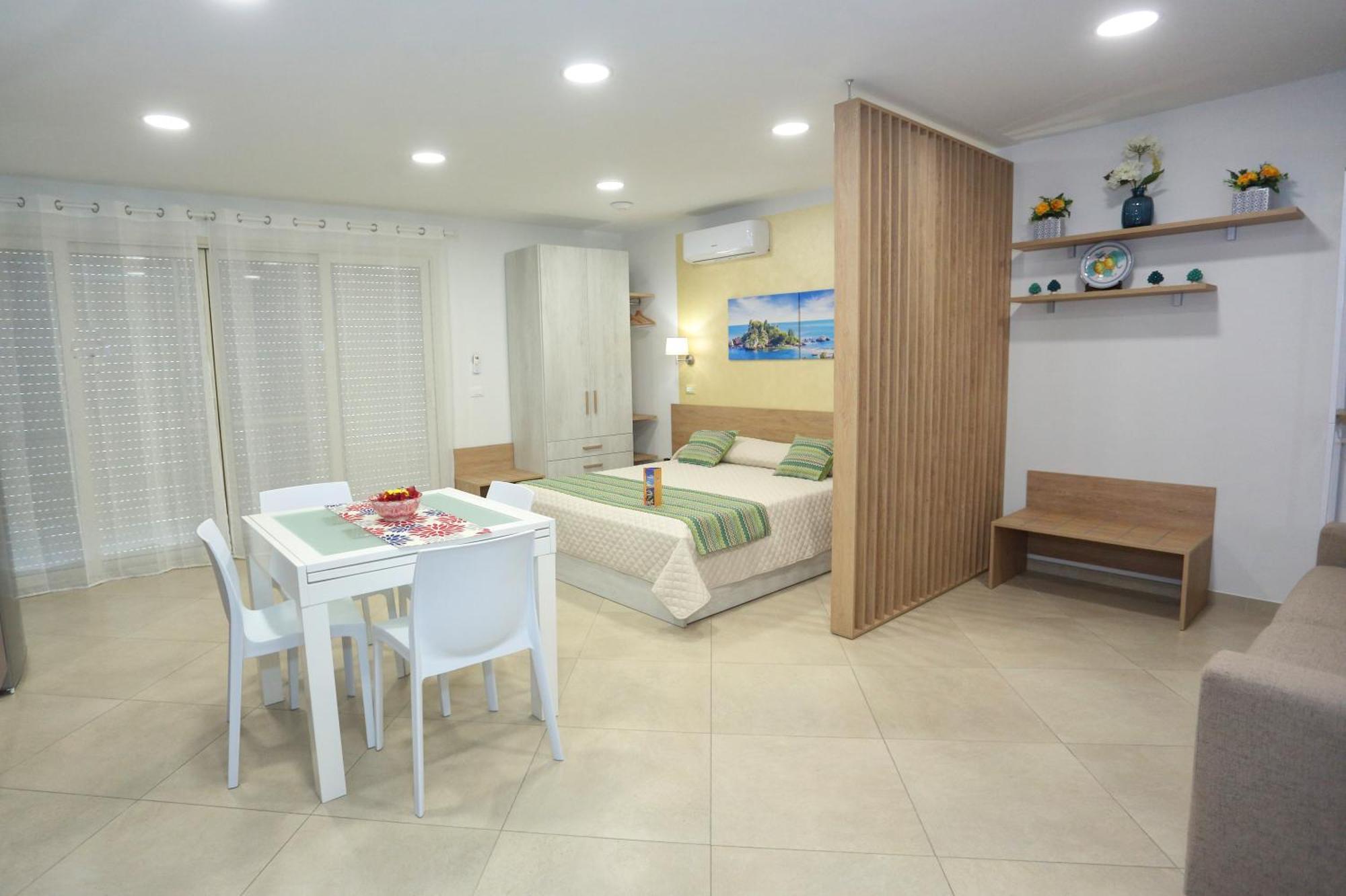 Theos Holidays Apartments Giardini-Naxos Exterior foto