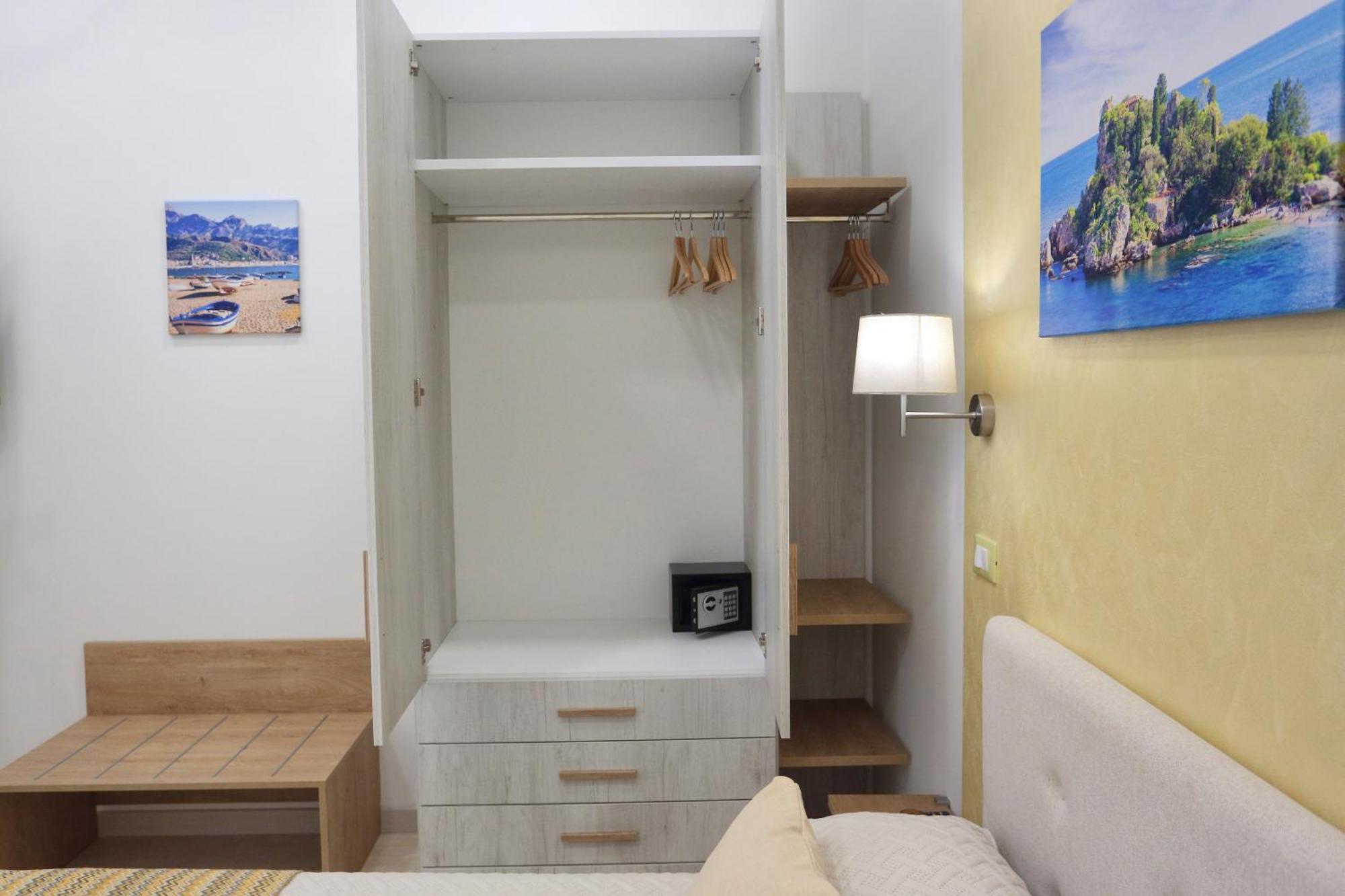 Theos Holidays Apartments Giardini-Naxos Exterior foto