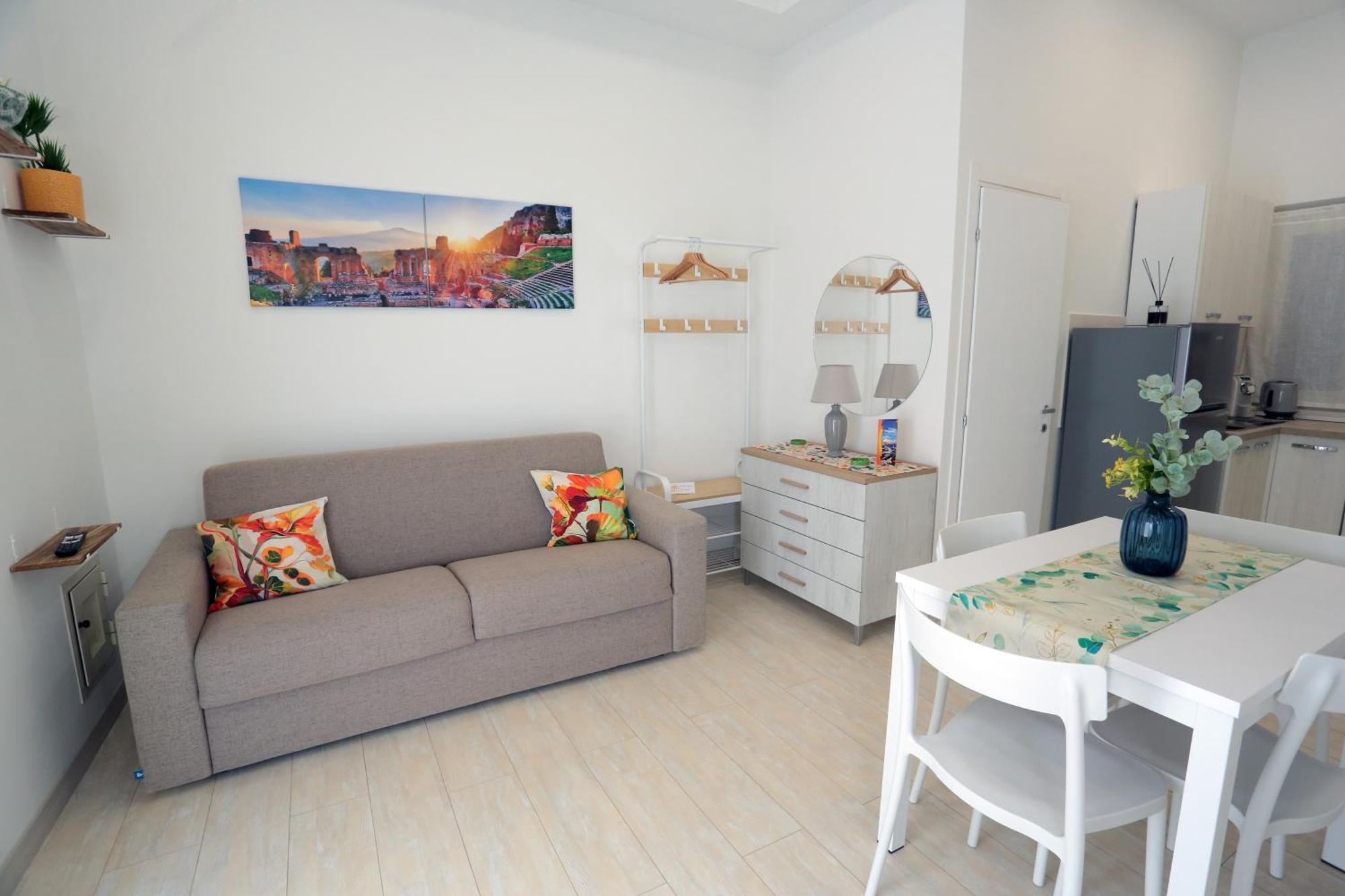 Theos Holidays Apartments Giardini-Naxos Exterior foto