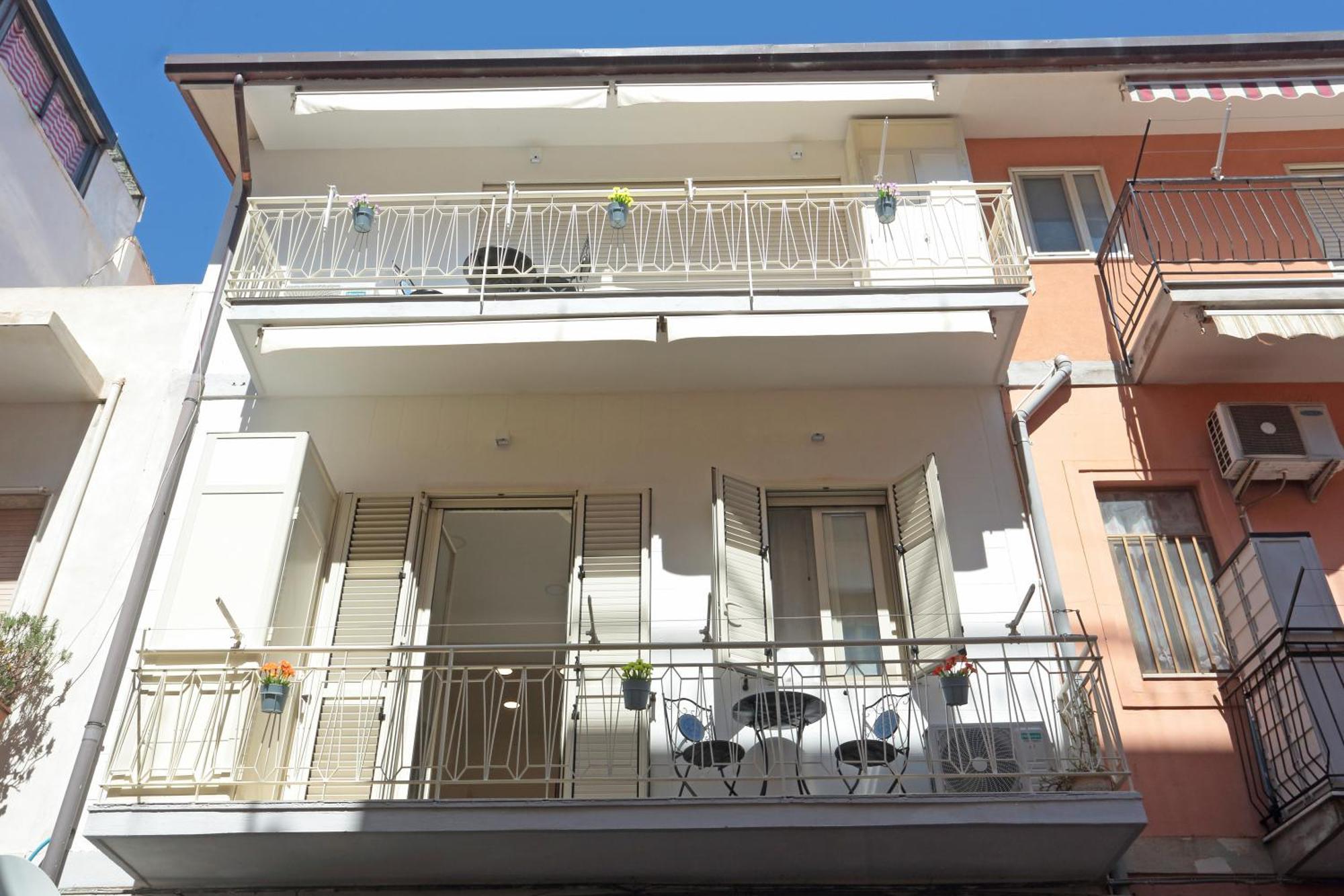 Theos Holidays Apartments Giardini-Naxos Exterior foto